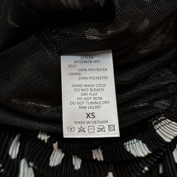 ASTR Wrap Blouse Womens XS Dalmatian Print Ribbed Cropped Mobwife Modern Chic - Picture 8 of 10